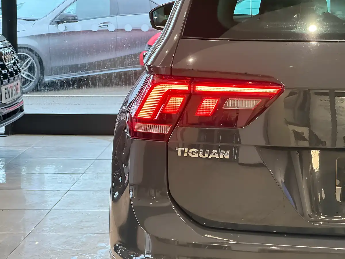 Used Volkswagen Tiguan Se Navigation - Interior and Exterior details 7