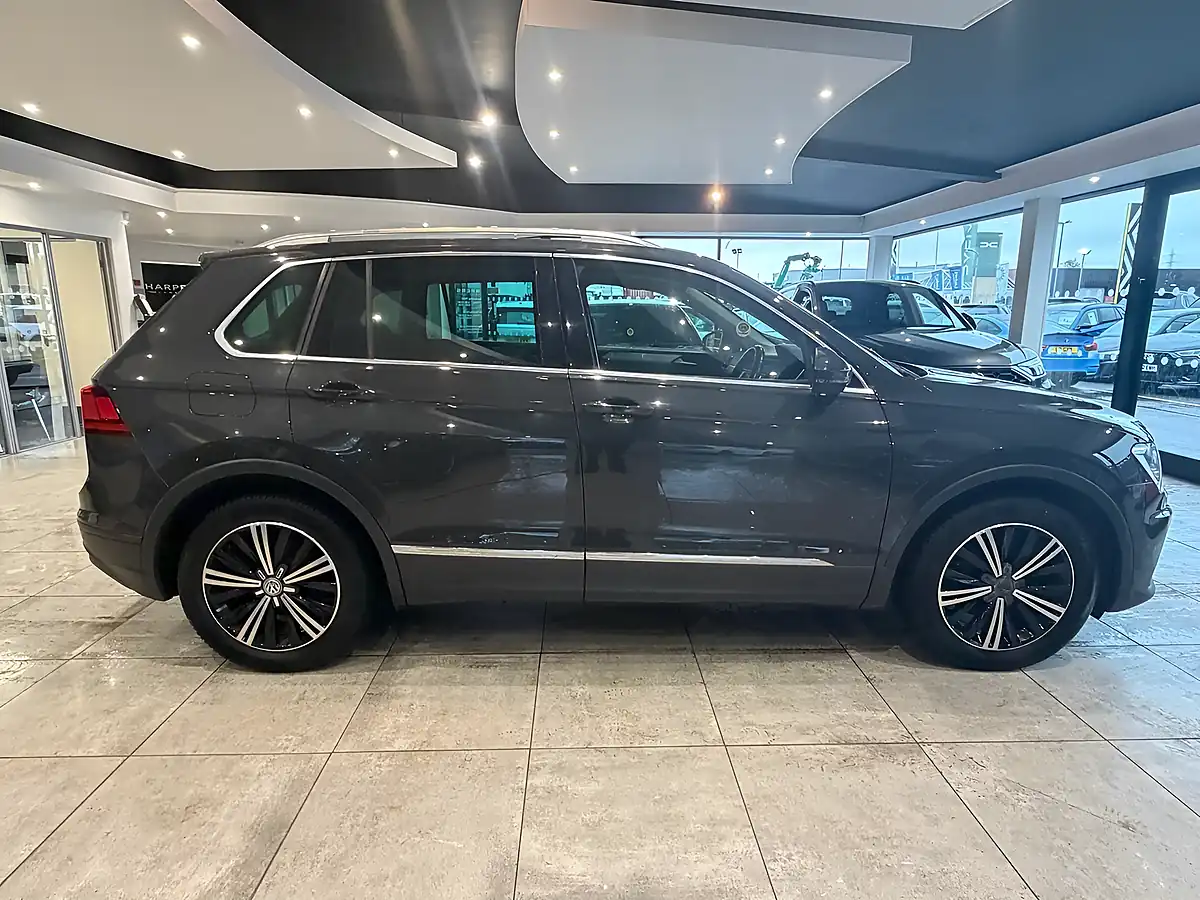 Used Volkswagen Tiguan Se Navigation - Interior and Exterior details 9