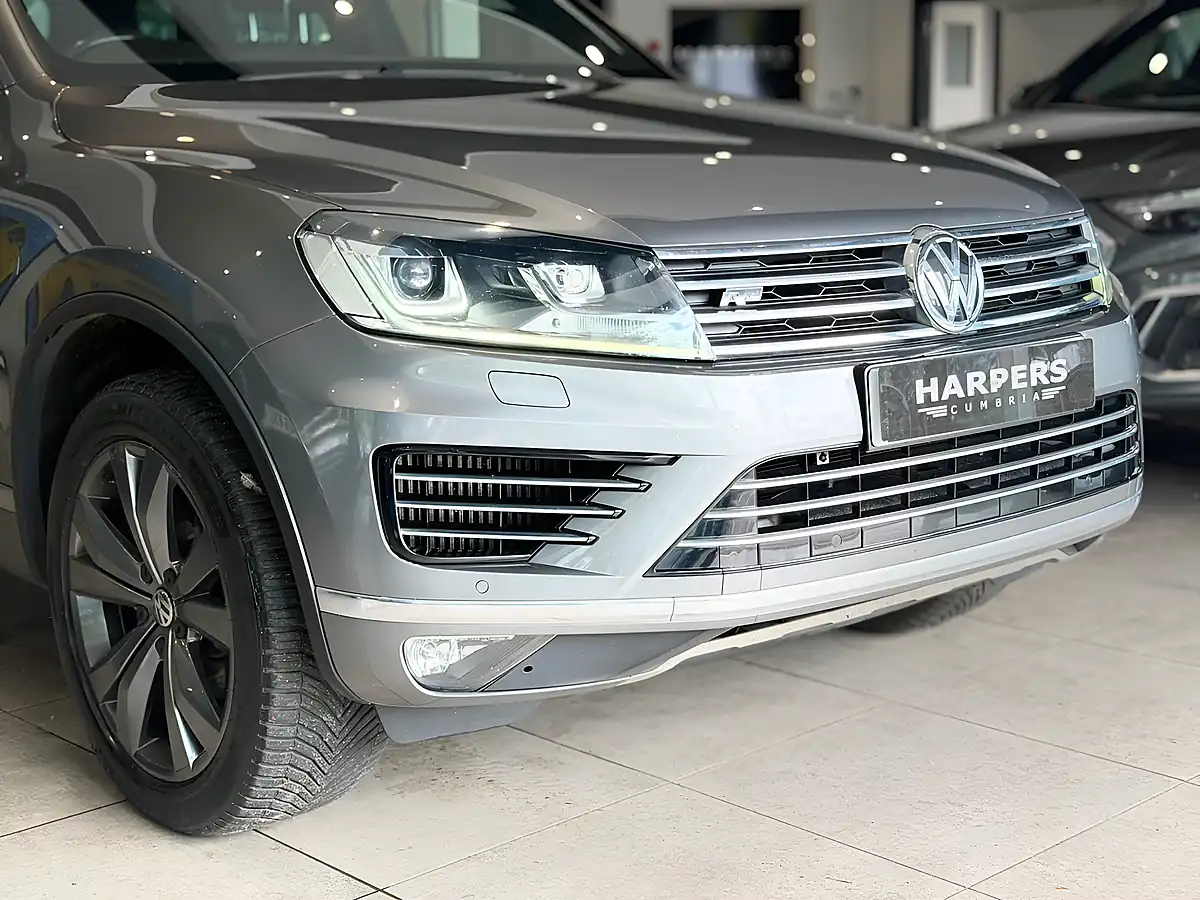 Used Volkswagen Touareg R-Line - Interior and Exterior details 14
