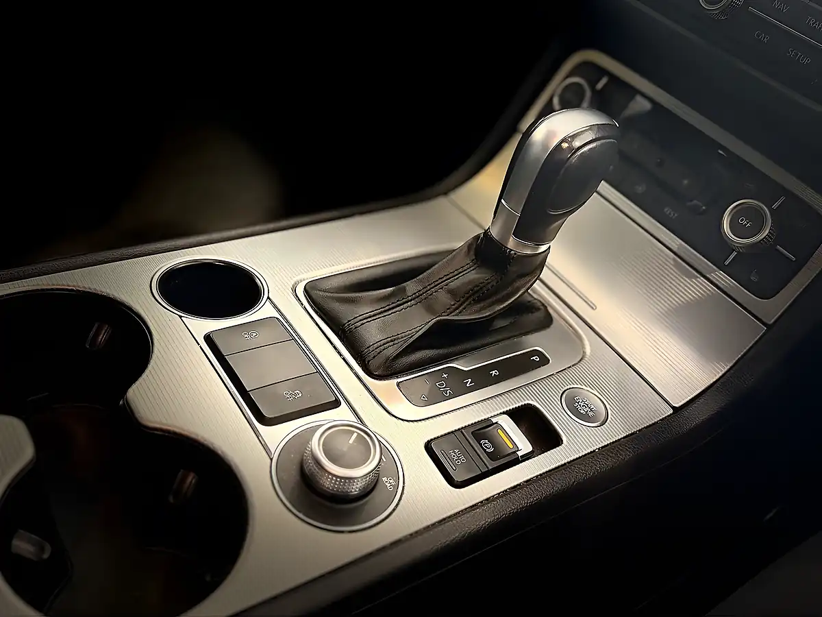 Used Volkswagen Touareg R-Line - Interior and Exterior details 17
