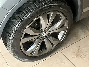 Used Volkswagen Touareg R-Line - Interior and Exterior details 4