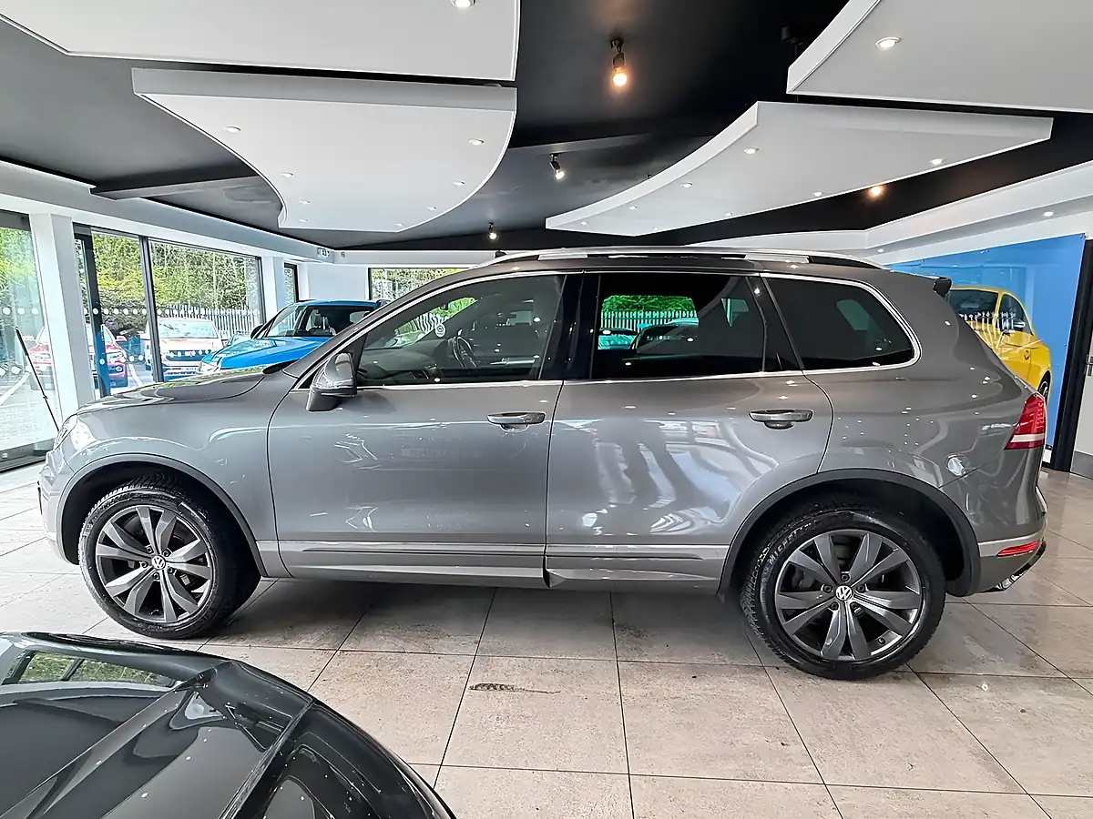 Used Volkswagen Touareg R-Line - Interior and Exterior details 5