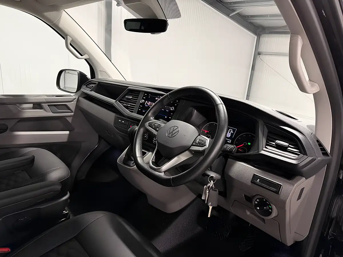 Used Volkswagen Transporter Highline Deep Black Metallic - Interior and Exterior details 10