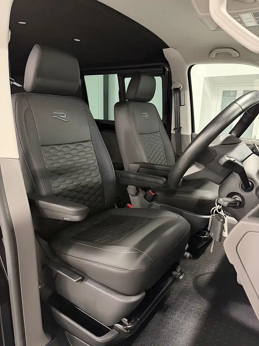Used Volkswagen Transporter Highline Deep Black Metallic - Interior and Exterior details 11