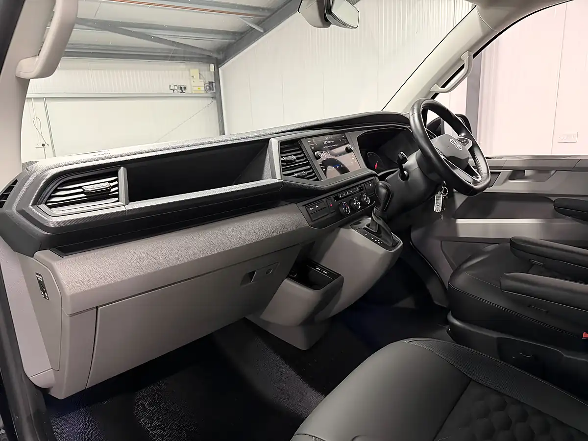 Used Volkswagen Transporter Highline Deep Black Metallic - Interior and Exterior details 14