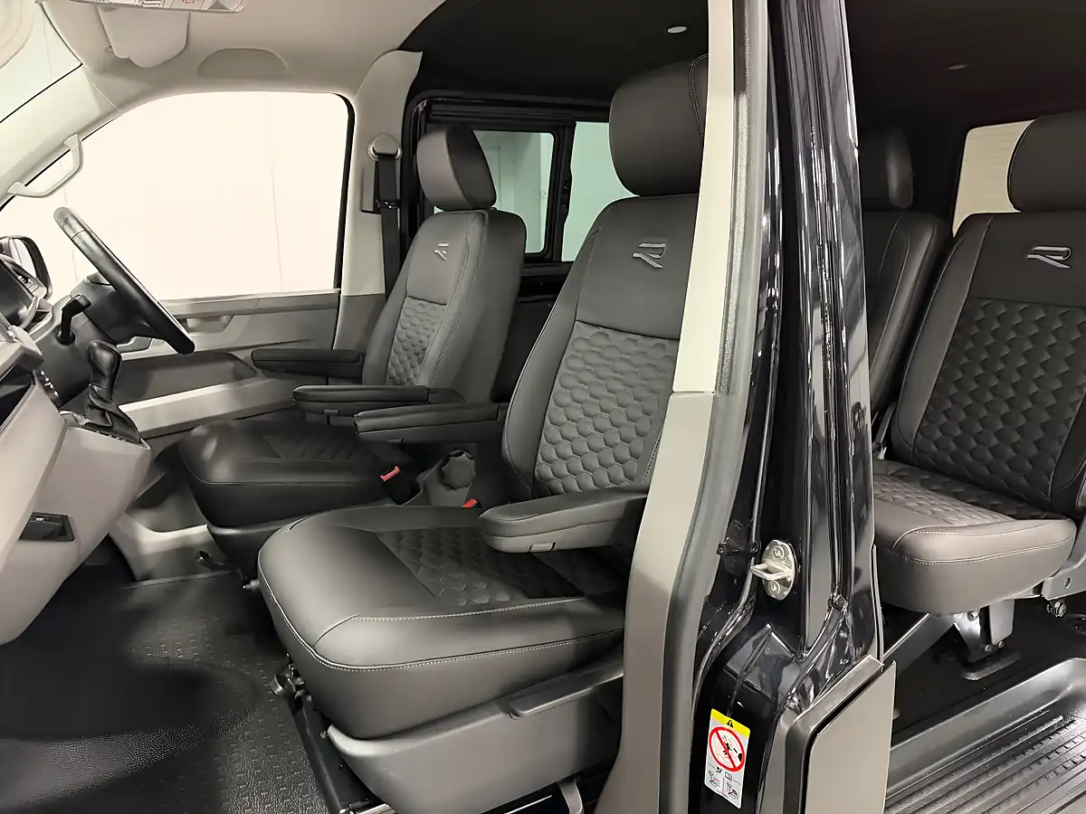 Used Volkswagen Transporter Highline Deep Black Metallic - Interior and Exterior details 15