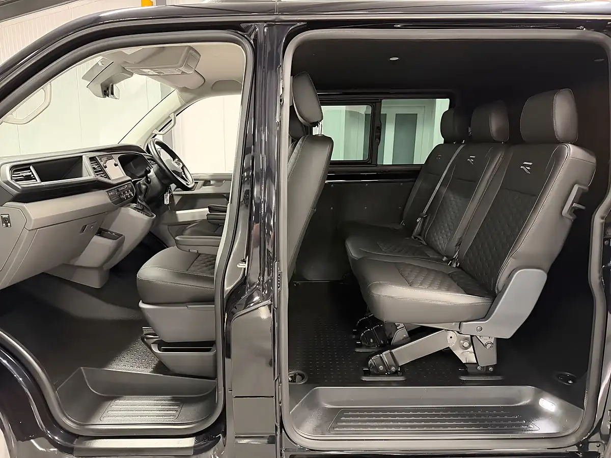 Used Volkswagen Transporter Highline Deep Black Metallic - Interior and Exterior details 16