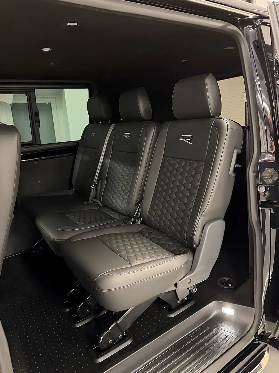 Used Volkswagen Transporter Highline Deep Black Metallic - Interior and Exterior details 18
