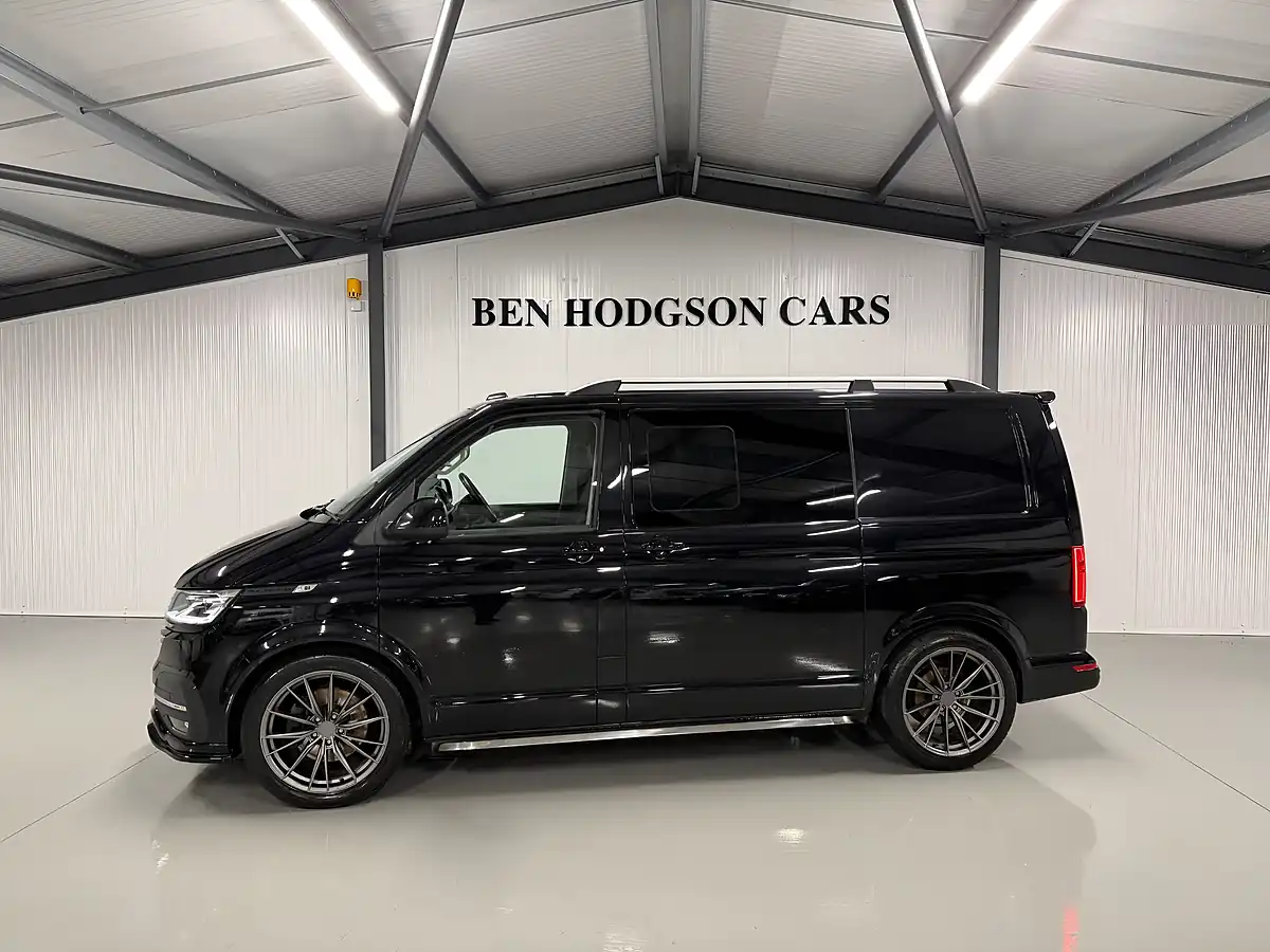 Used Volkswagen Transporter Highline Deep Black Metallic - Interior and Exterior details 3