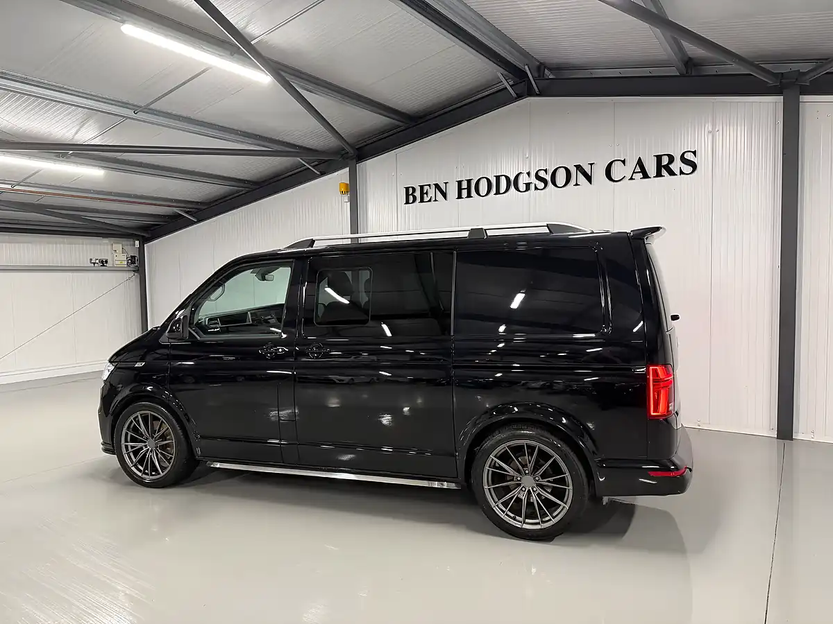 Used Volkswagen Transporter Highline Deep Black Metallic - Interior and Exterior details 4