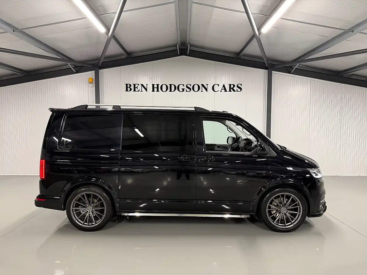 Used Volkswagen Transporter Highline Deep Black Metallic - Interior and Exterior details 5