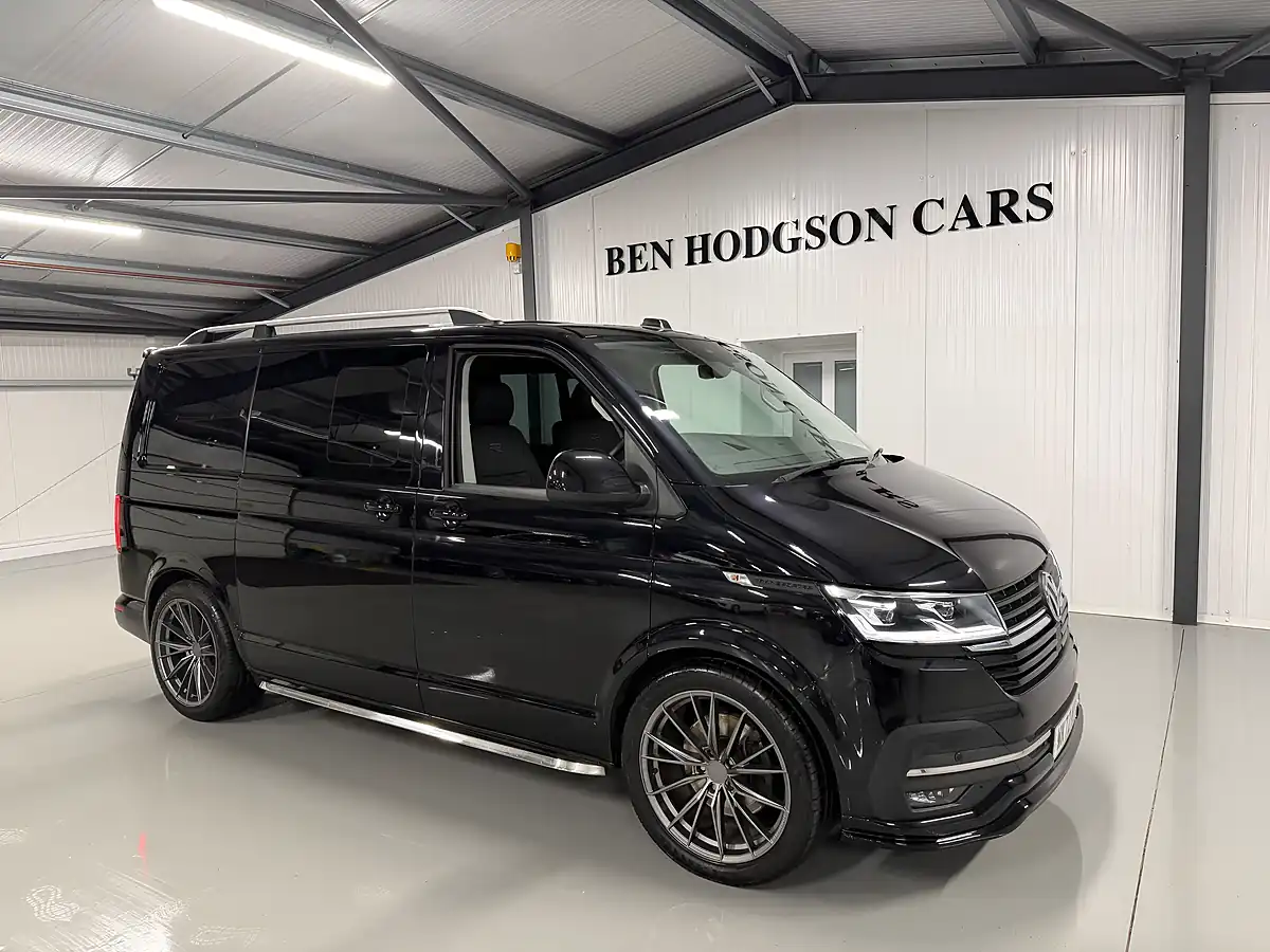 Used Volkswagen Transporter Highline Deep Black Metallic - Interior and Exterior details 6