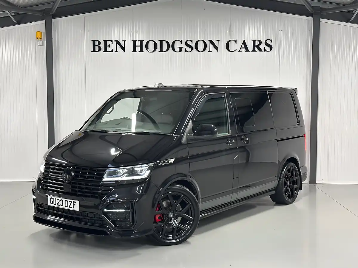 Used Volkswagen Transporter Highline Deep Black Metallic - Front View
