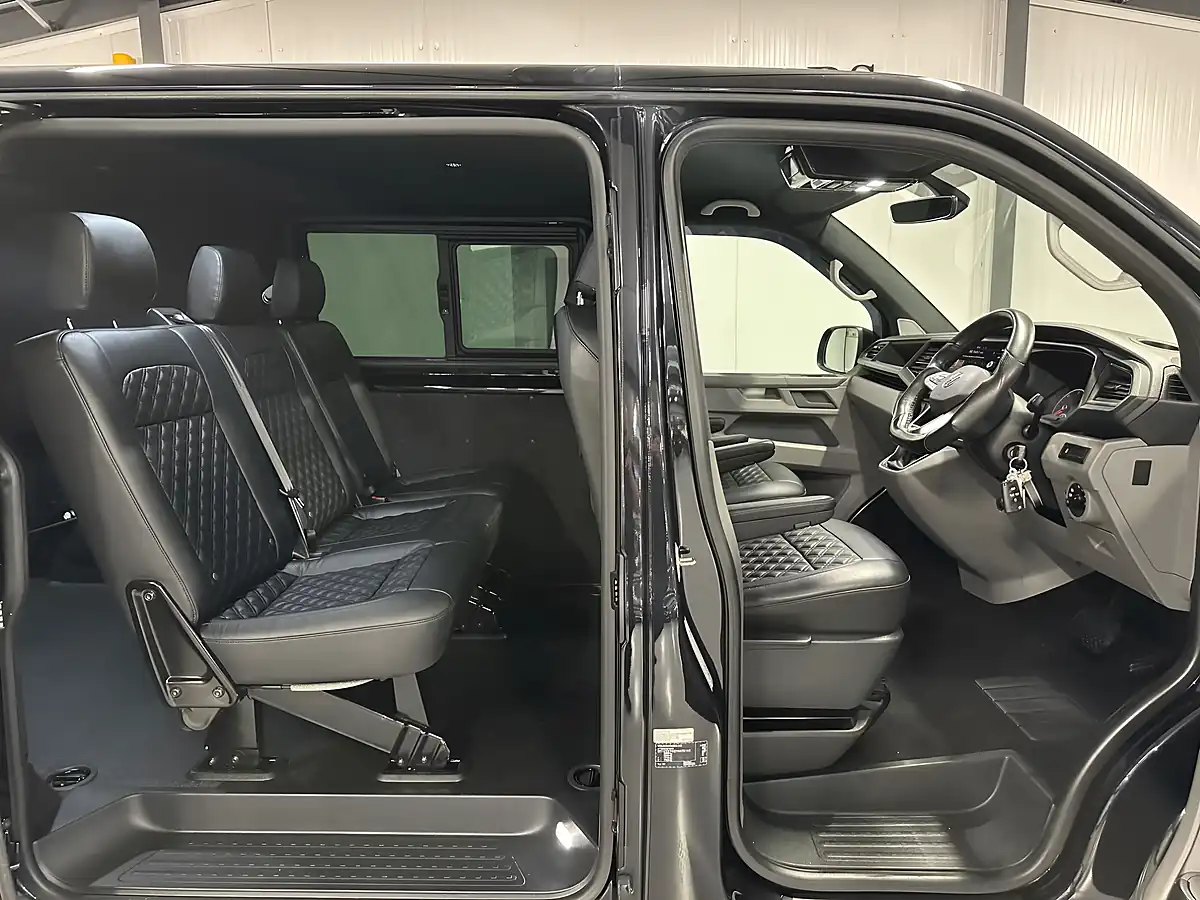 Used Volkswagen Transporter Highline Deep Black Metallic - Interior and Exterior details 10