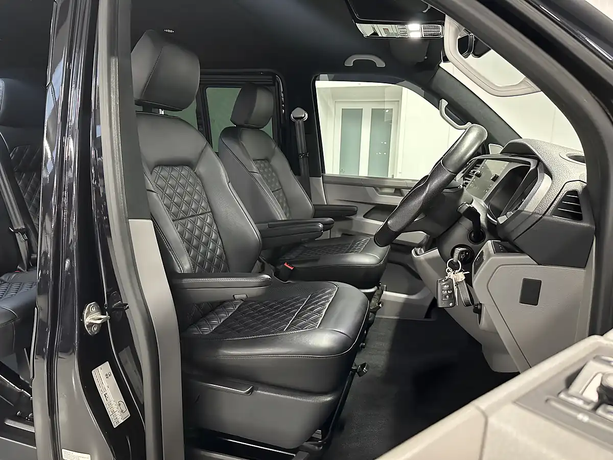 Used Volkswagen Transporter Highline Deep Black Metallic - Interior and Exterior details 12