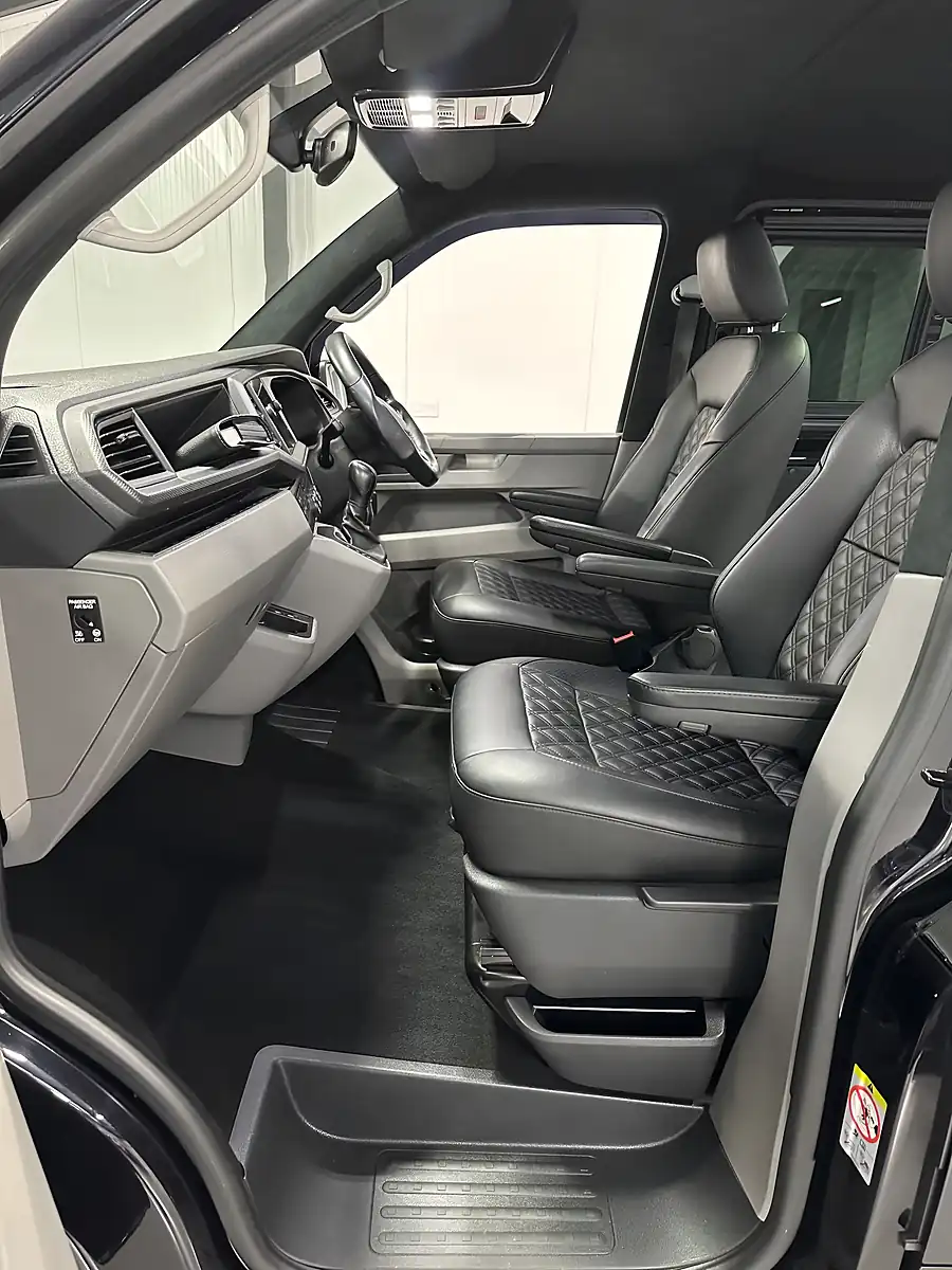 Used Volkswagen Transporter Highline Deep Black Metallic - Interior and Exterior details 15