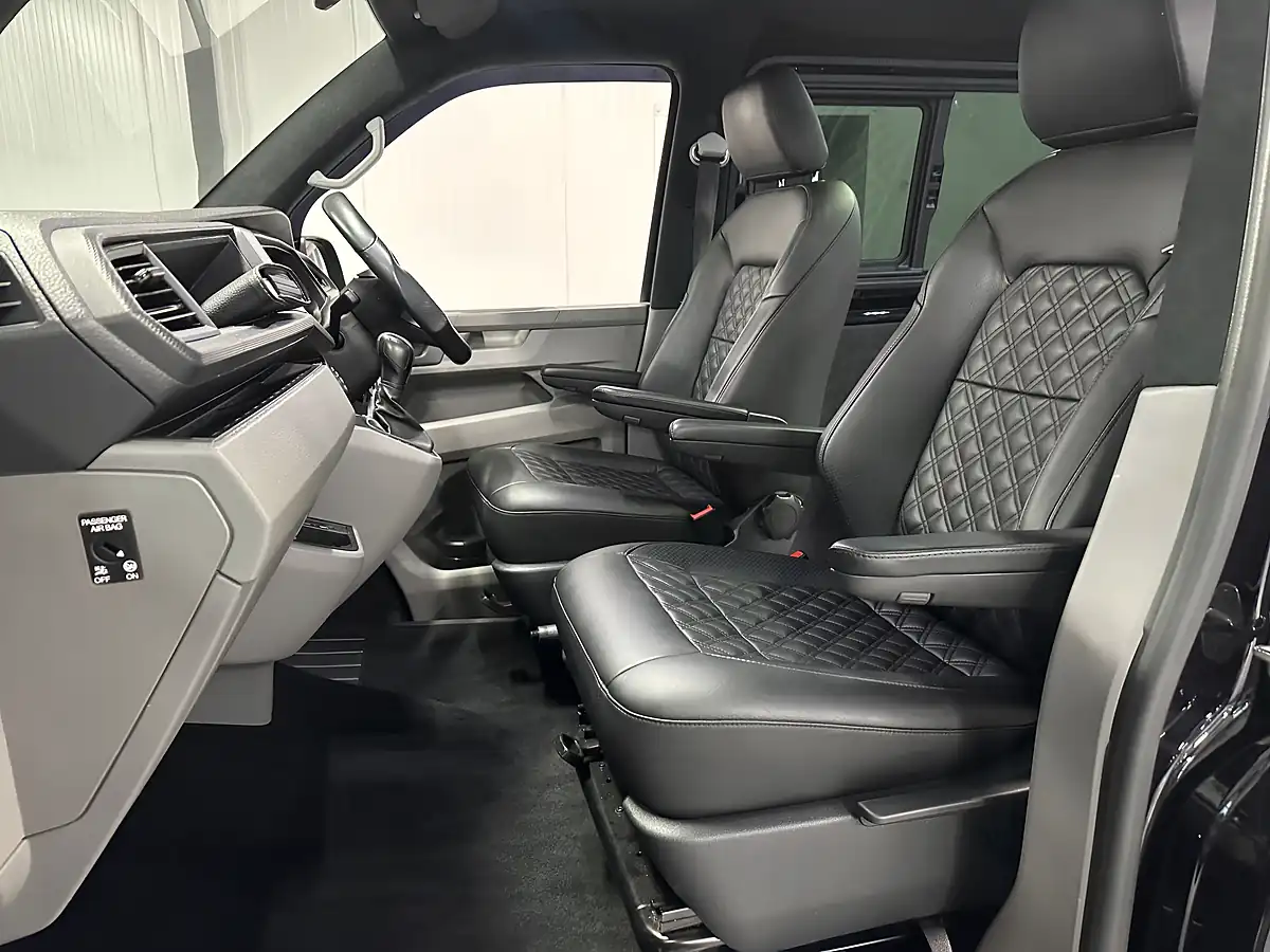 Used Volkswagen Transporter Highline Deep Black Metallic - Interior and Exterior details 16