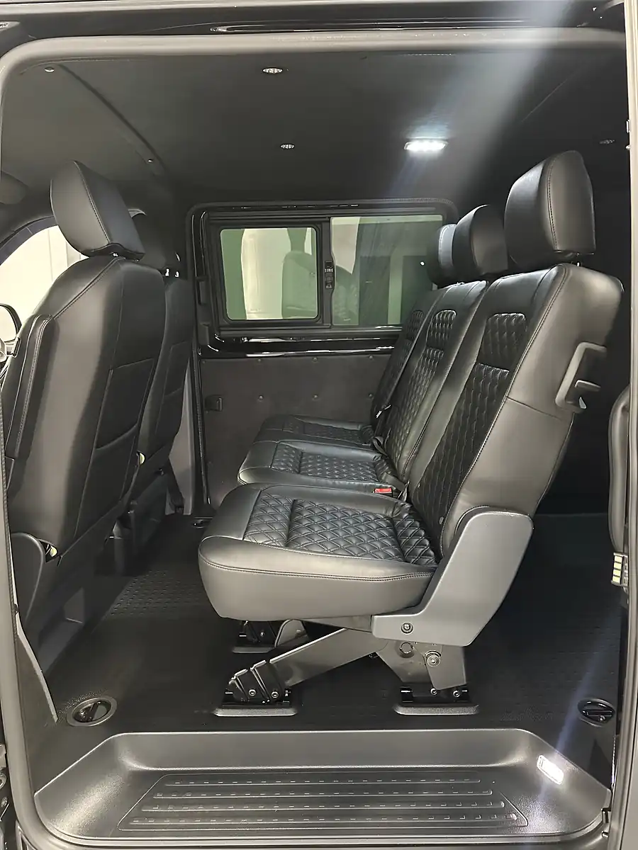 Used Volkswagen Transporter Highline Deep Black Metallic - Interior and Exterior details 17