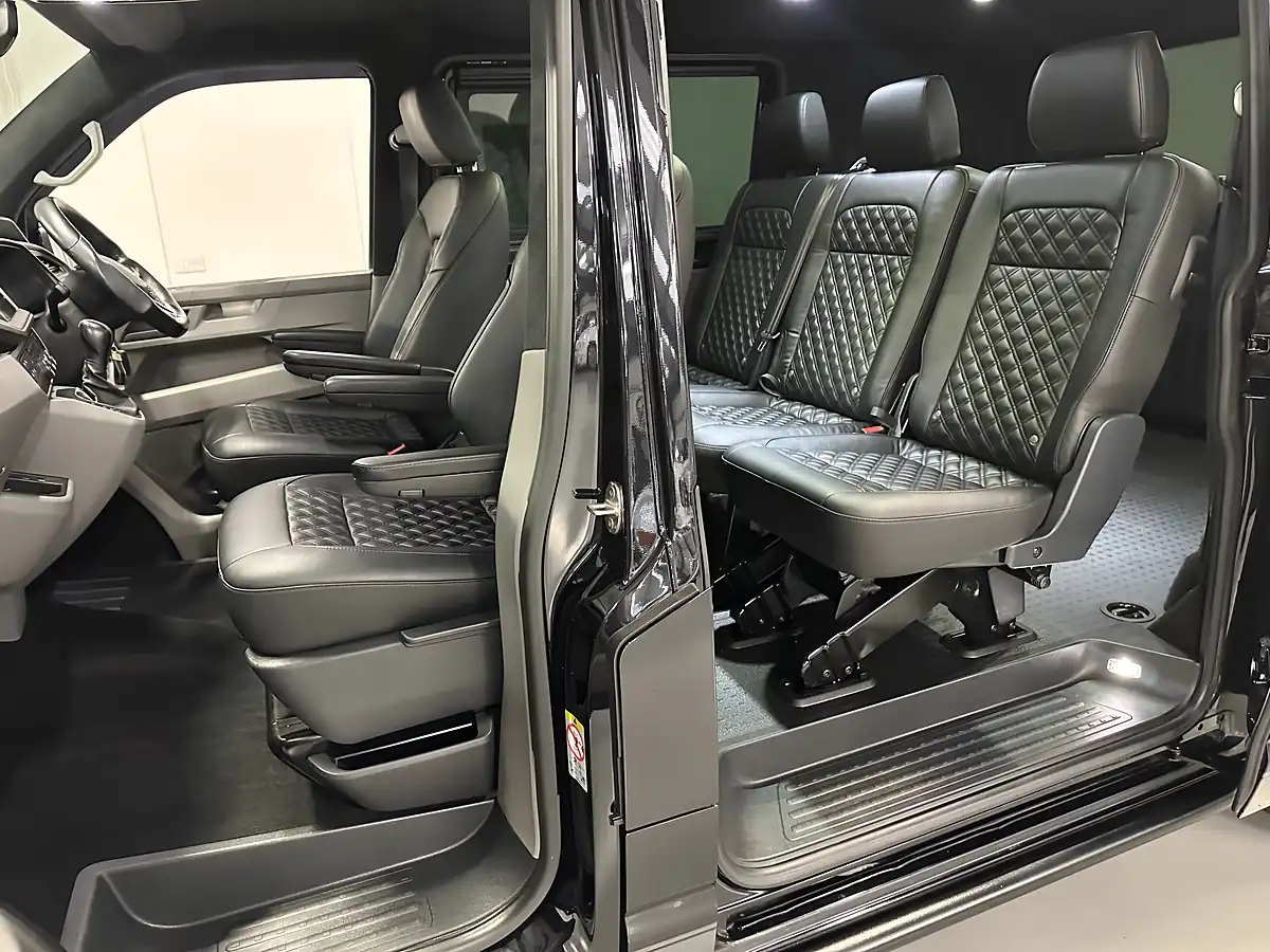 Used Volkswagen Transporter Highline Deep Black Metallic - Interior and Exterior details 18