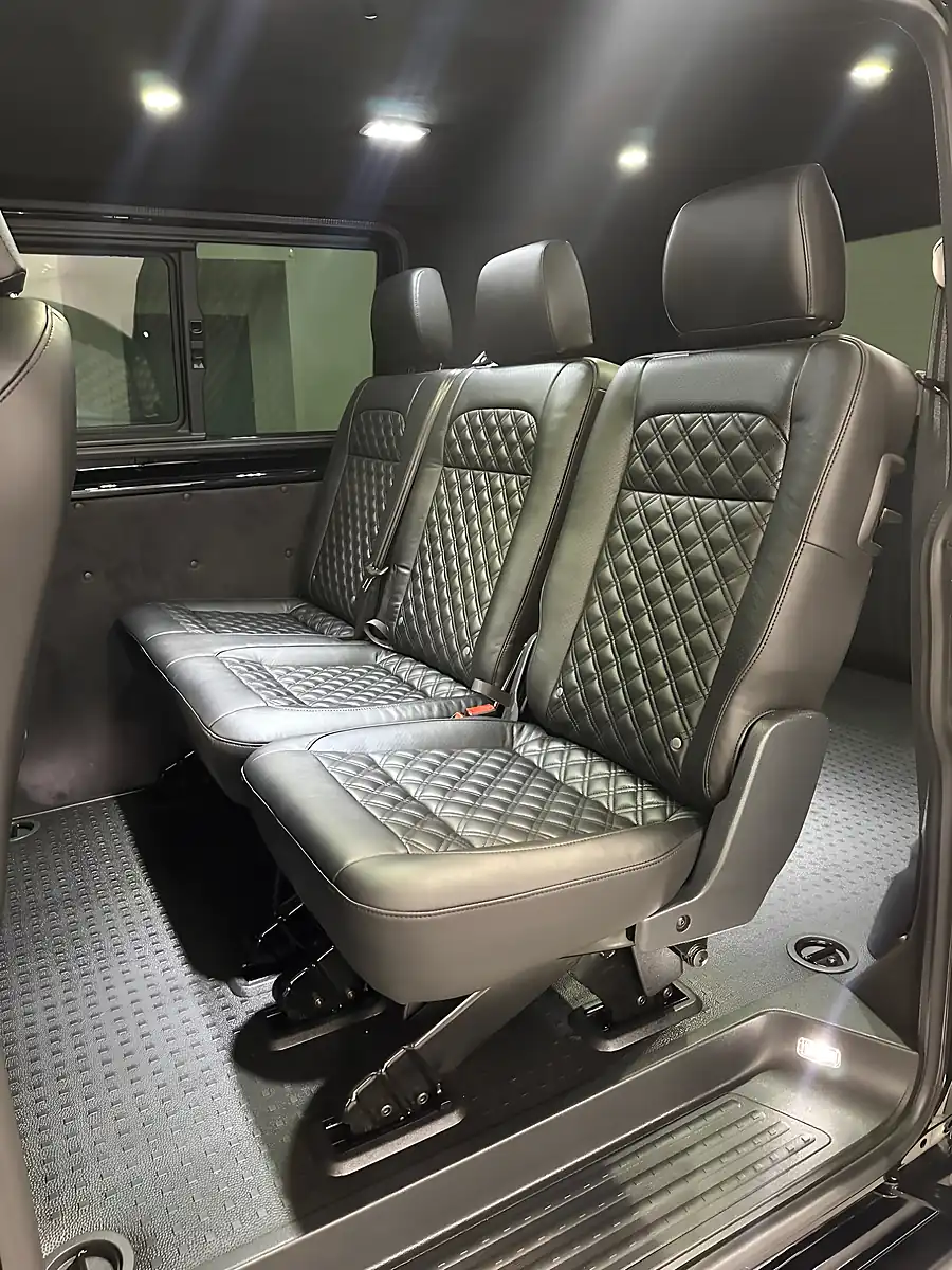 Used Volkswagen Transporter Highline Deep Black Metallic - Interior and Exterior details 19