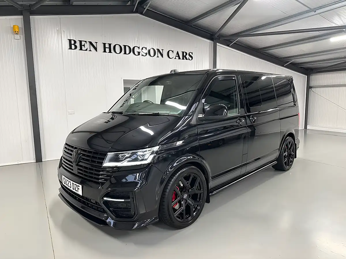 Used Volkswagen Transporter Highline Deep Black Metallic - Interior and Exterior details 2