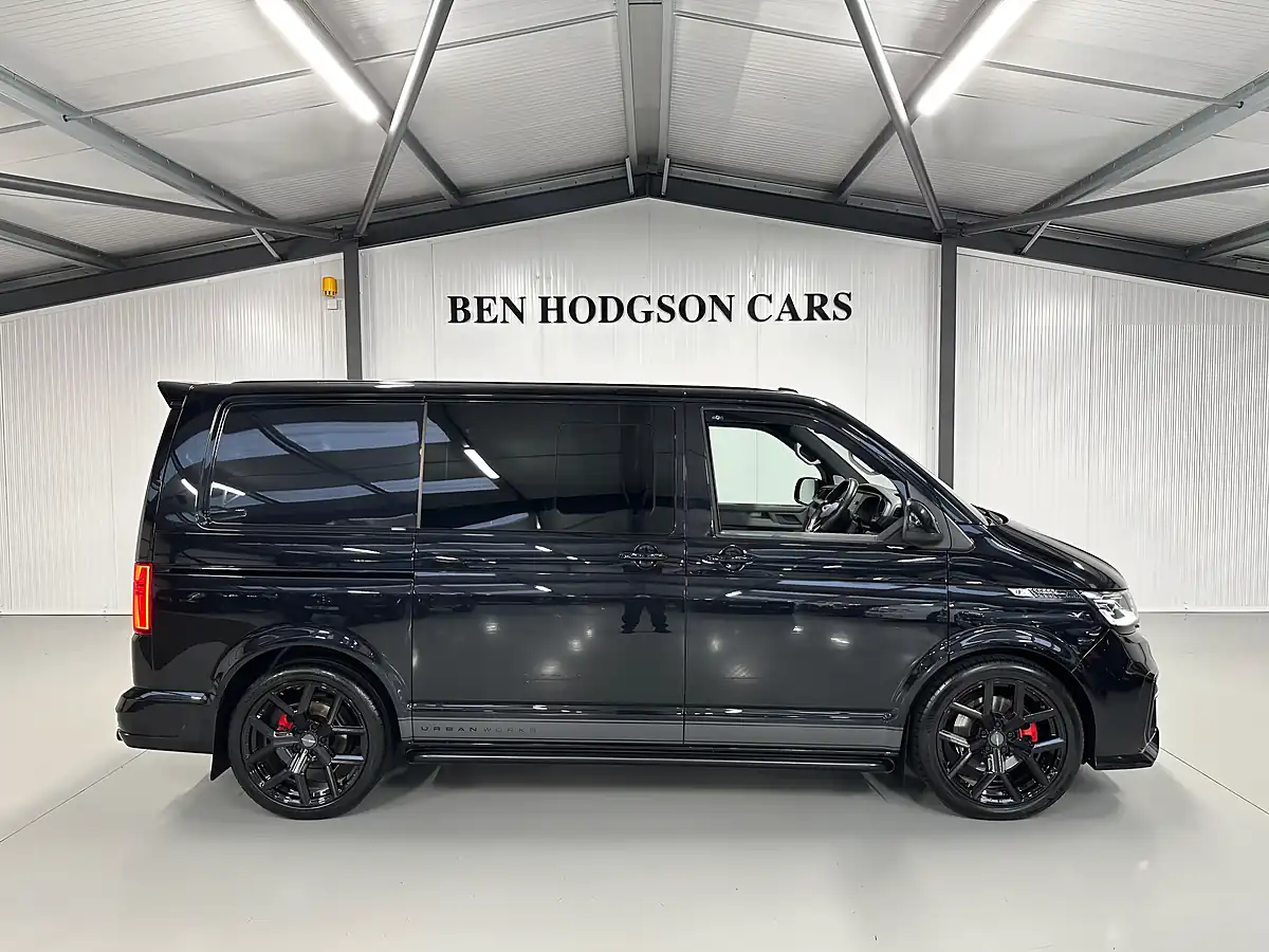 Used Volkswagen Transporter Highline Deep Black Metallic - Interior and Exterior details 5