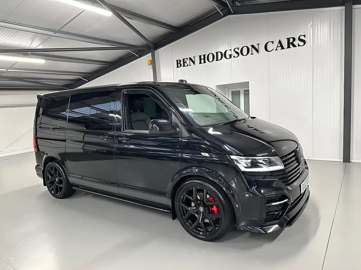 Used Volkswagen Transporter Highline Deep Black Metallic - Interior and Exterior details 6