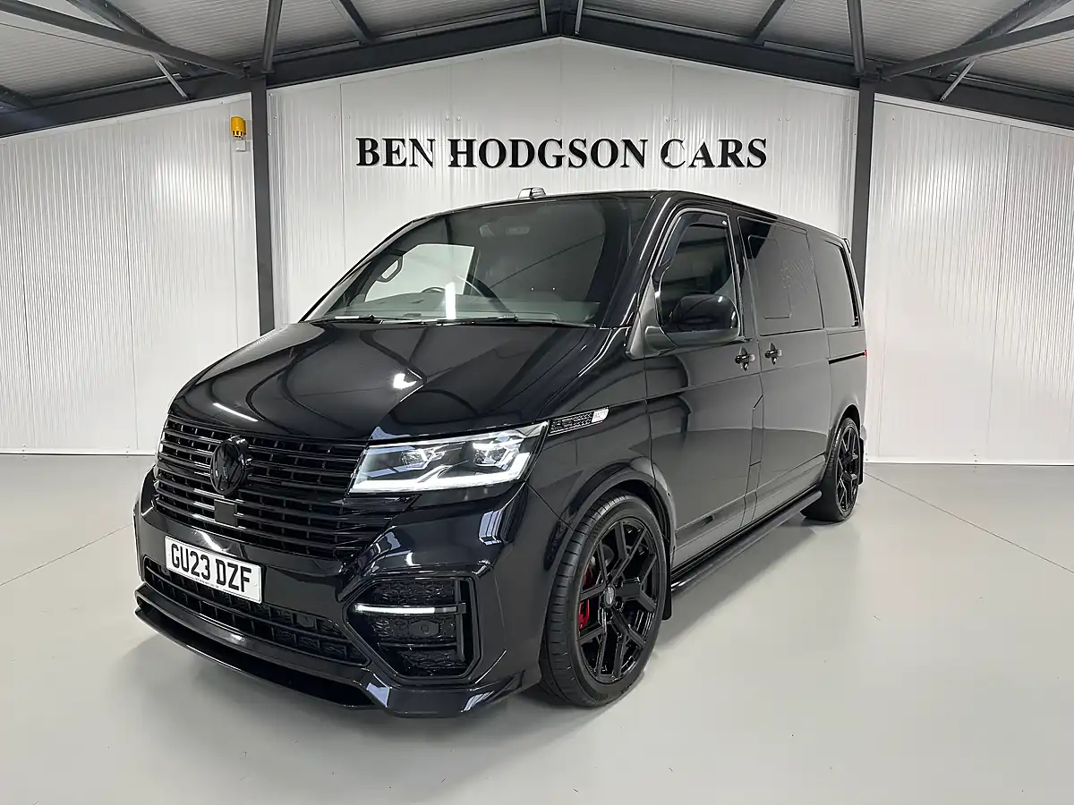 Used Volkswagen Transporter Highline Deep Black Metallic - Interior and Exterior details 9