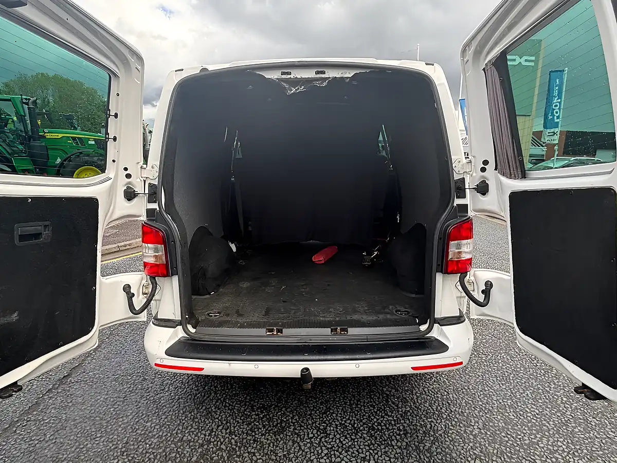 Used Vw Transporter Highline White - Interior and Exterior details 9