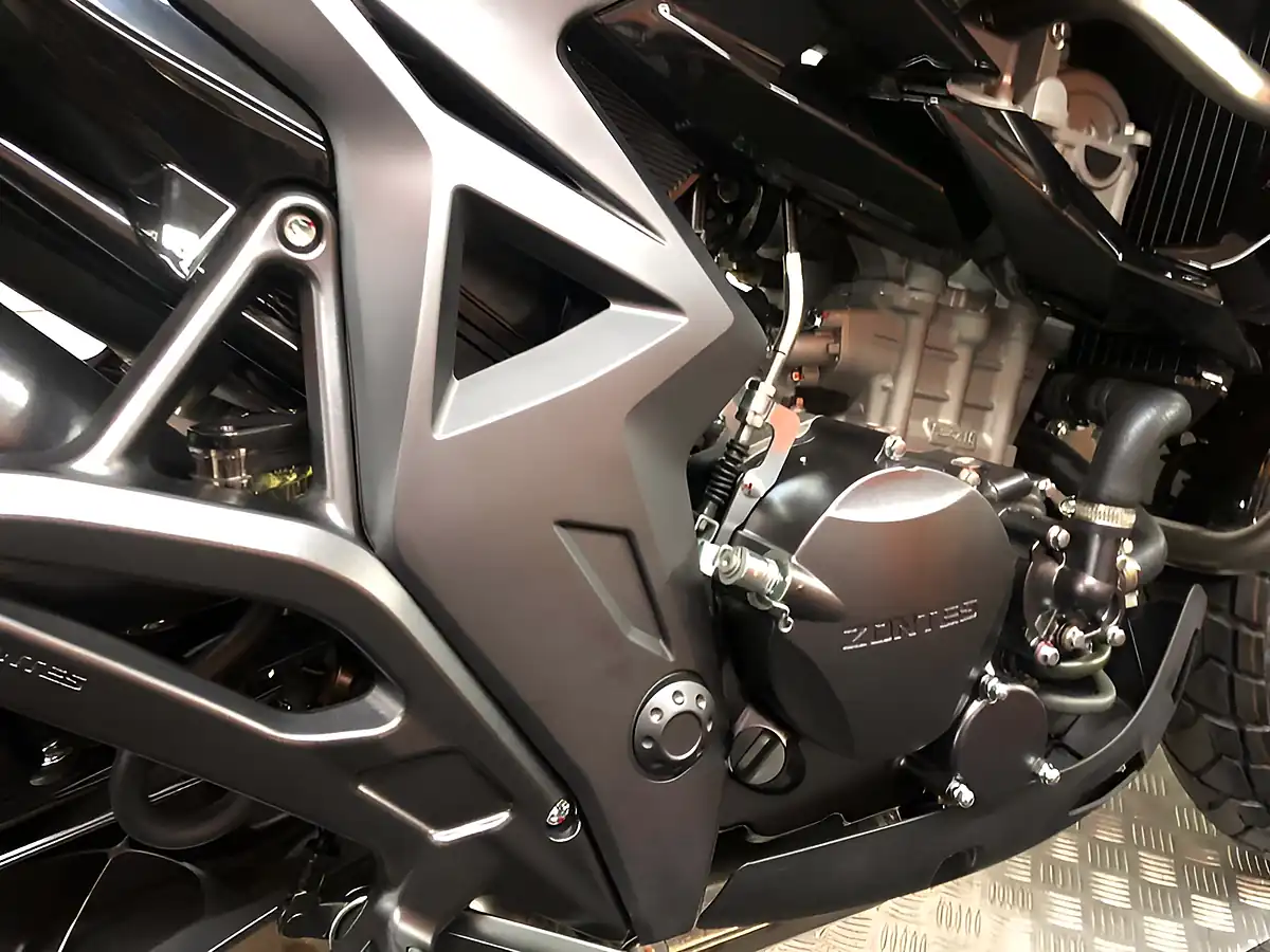 Used Zontes ZT310 T2 Metallic Black - Interior and Exterior details 6